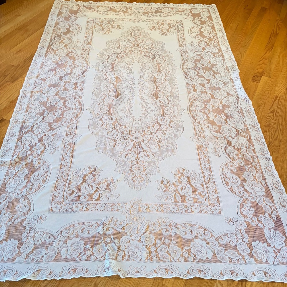 Vintage Tablecloth White Floral Lacey Scalloped Elegant Scalloped Delicate 59x98